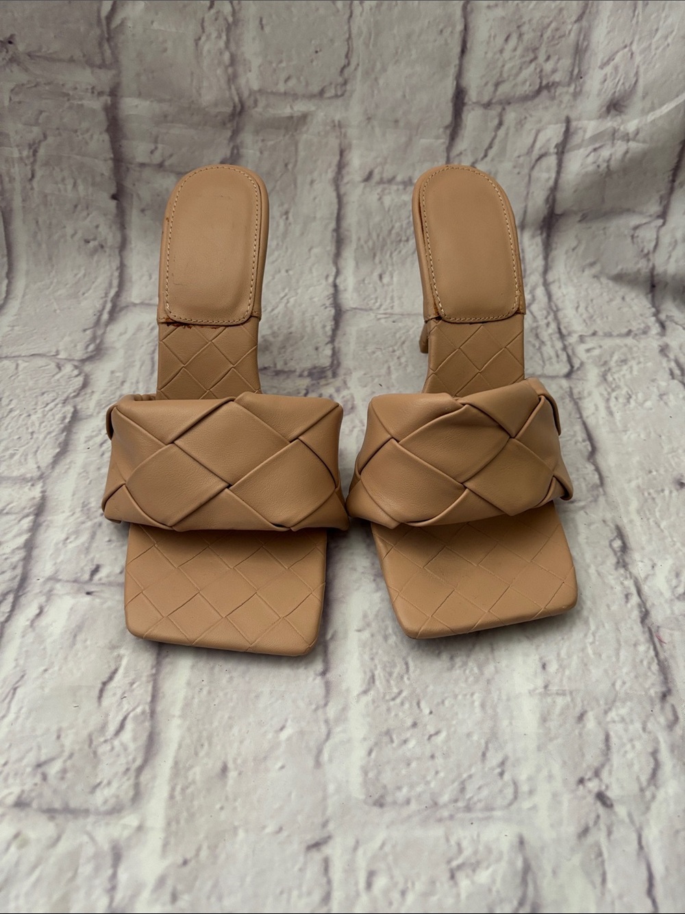 🔵”LIKE NEW” Women’s WOVEN Square-Toe Tan High Heel Mules